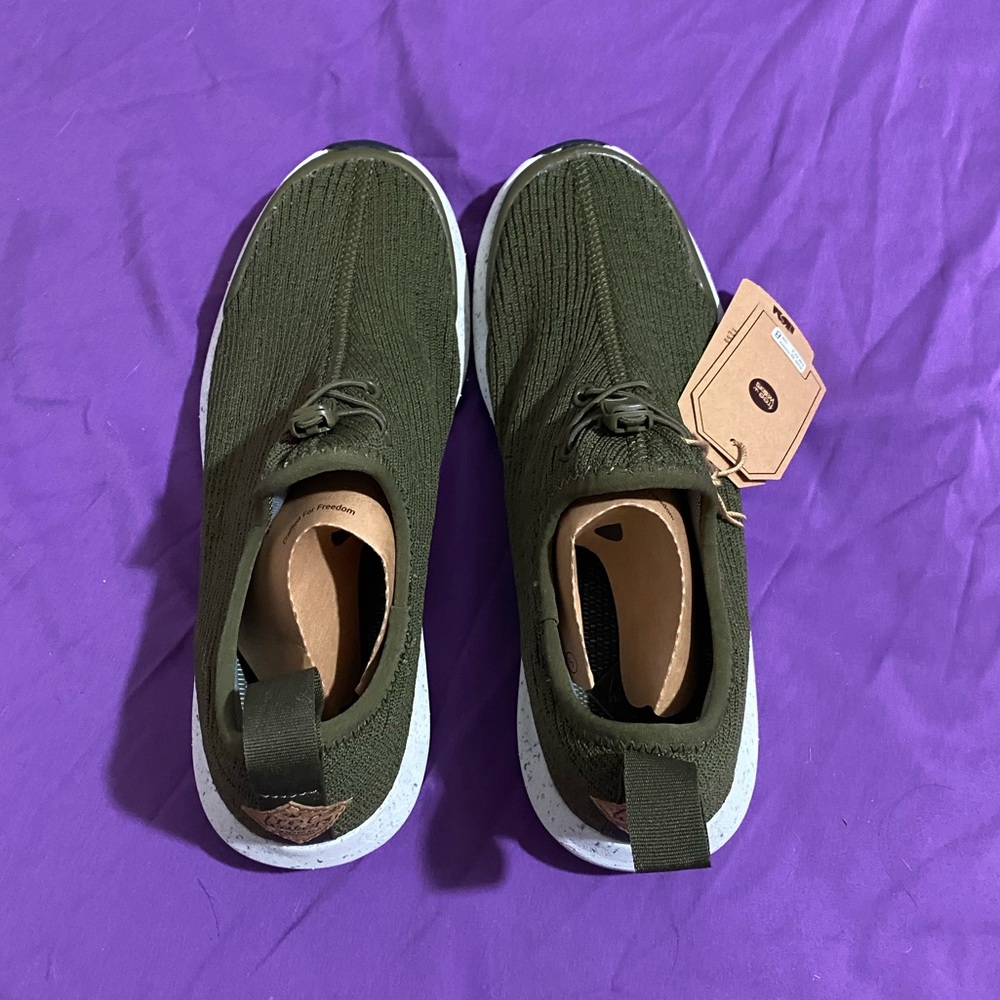 NWT Free Waters Green Shoes Size 8